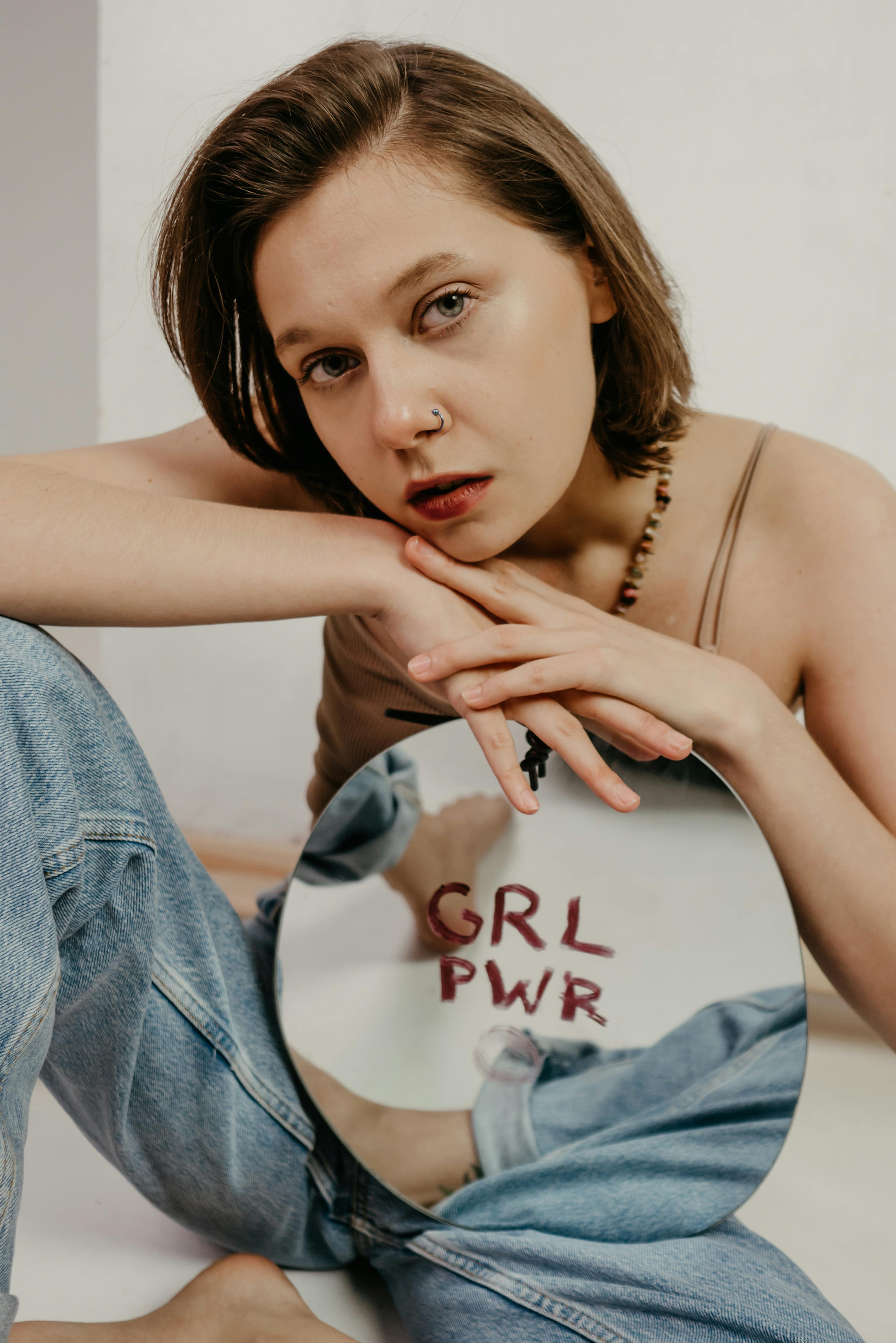 水蜜桃清甜气息的粉色氛围画面