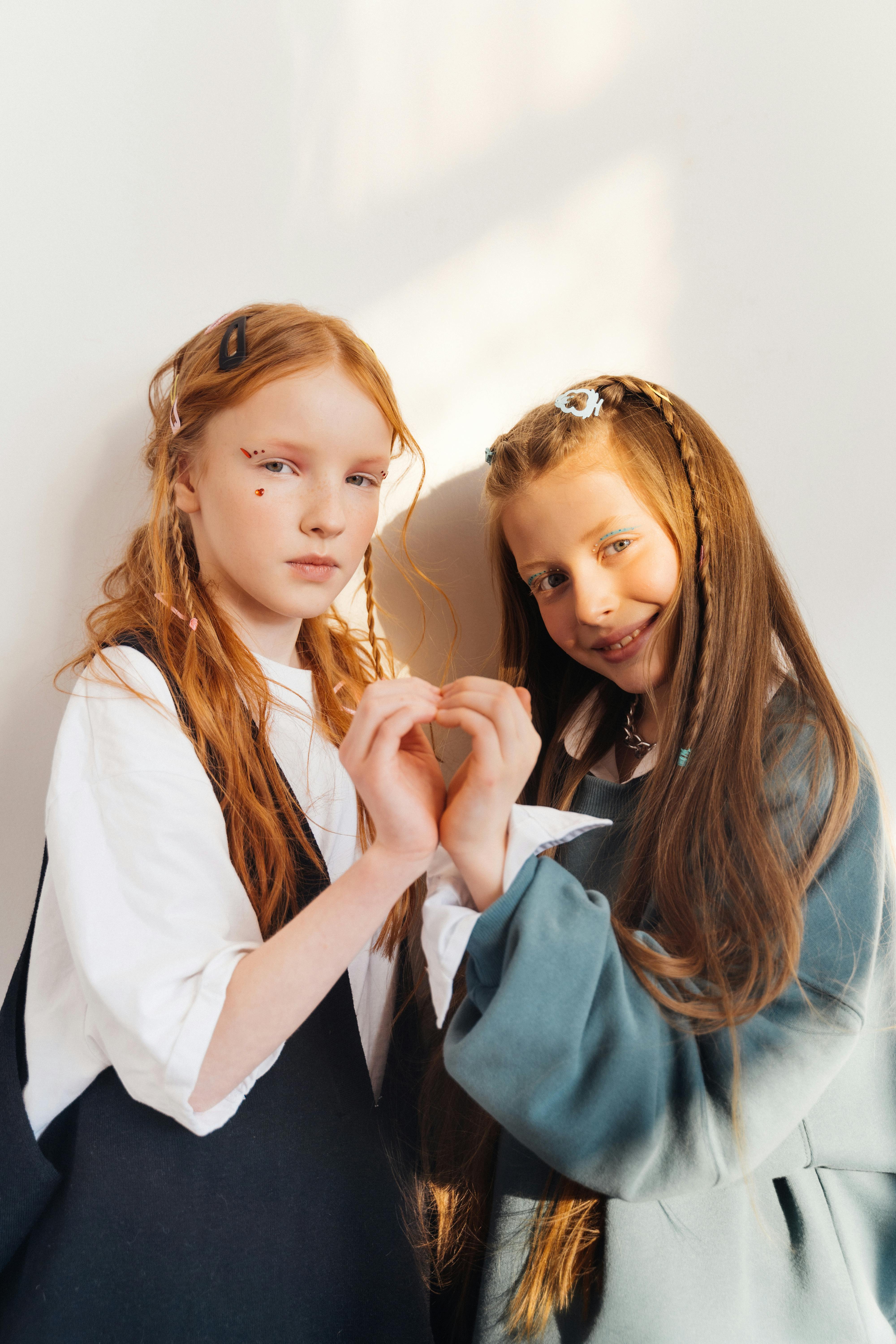 水蜜桃粉调与质感的色彩影像